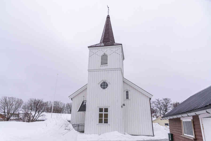 Noruega - islas Lofoten 152 - Reine - iglesia de Reine.jpg